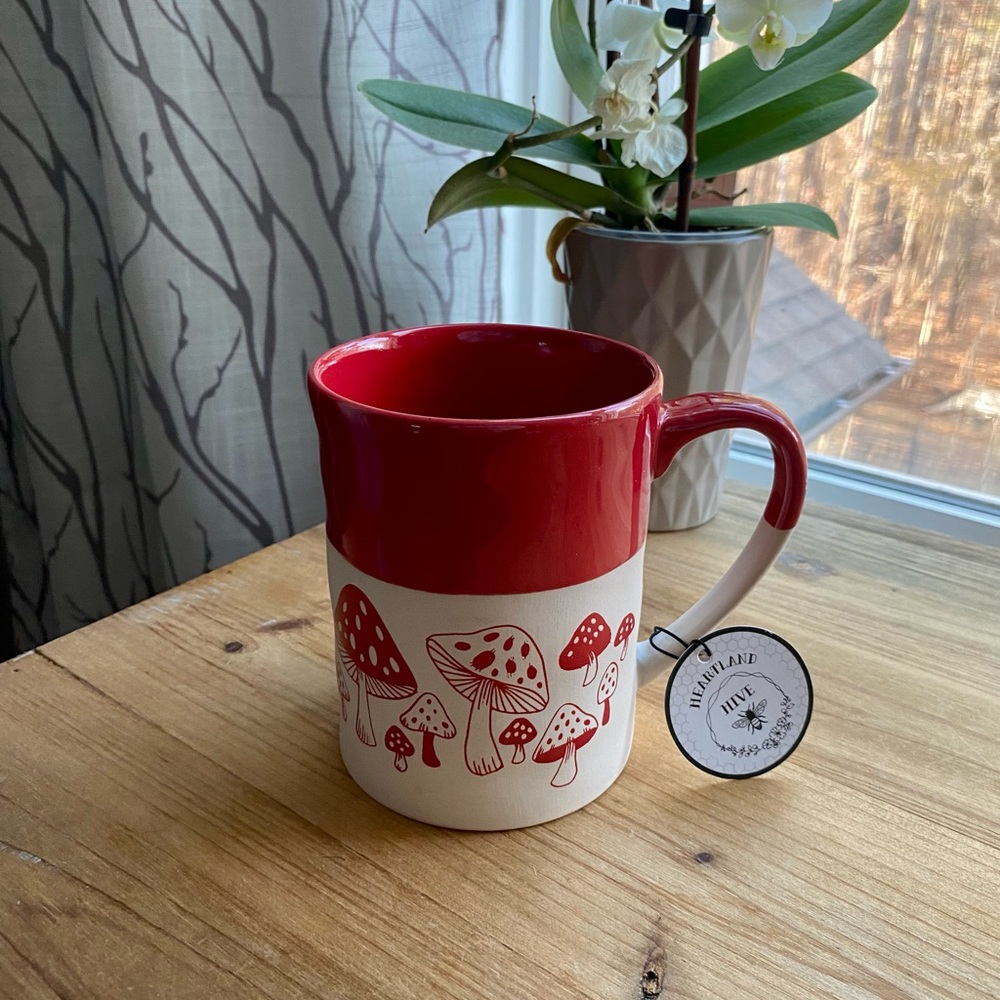 Mushroom Mug Vintage Inspired Design Red Tan Mugs NWT New Mug for Friend Gifts - Picture 7 of 8